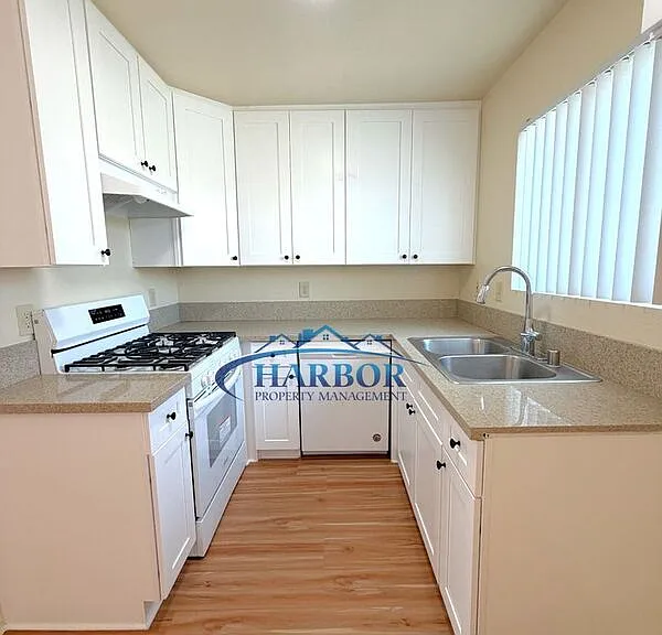 4567 W 159th St #11 — Photo 9