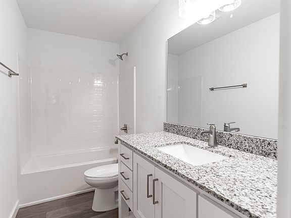 4th image of 2502 W Center St