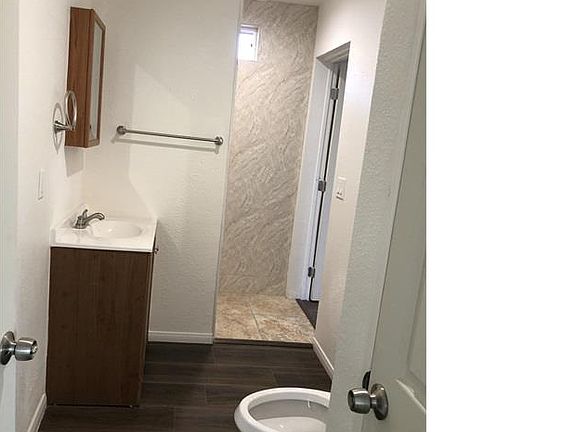 4th image of 424 W 51st St