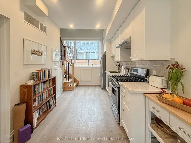 598 Crawford St #LANEWAY — Photo 4