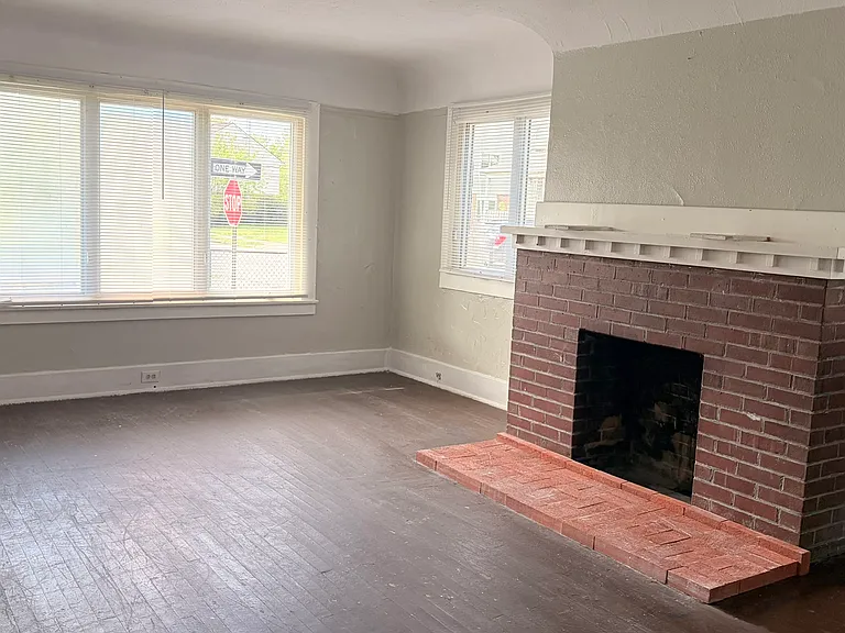 1601 Holyrood Rd — Photo 13