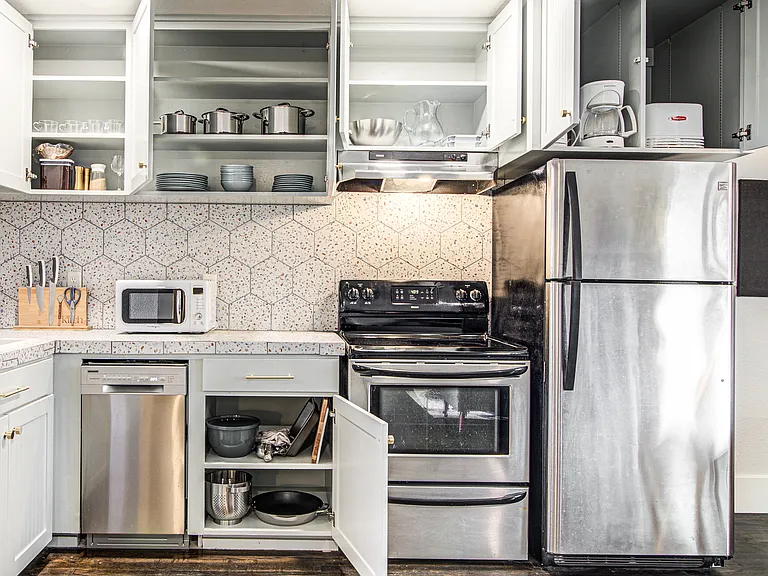 5411 Avenue H #B — Photo 9