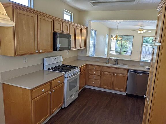2nd image of 1431 Rose Bouquet Dr