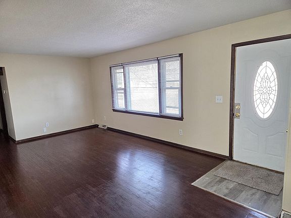 4th image of 5901 Century Blvd