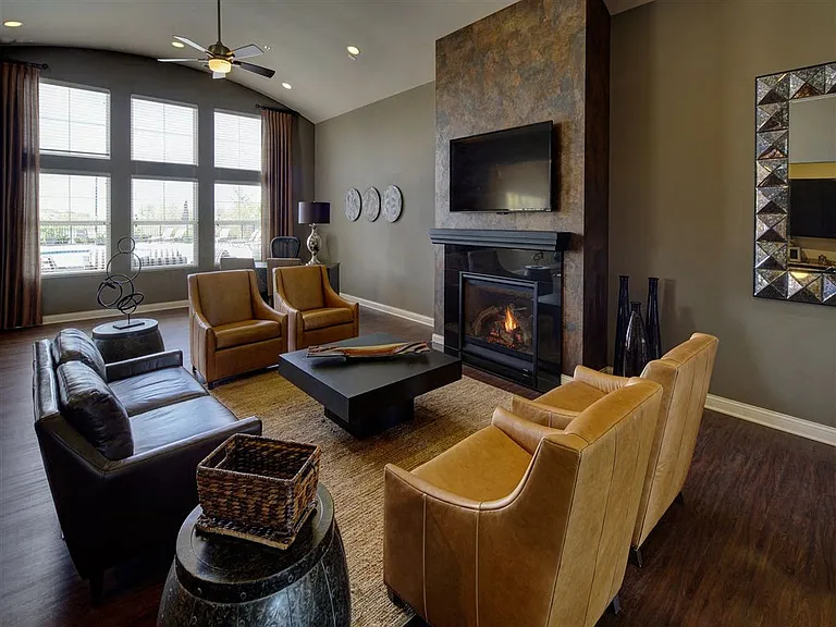 Algonquin Square Apartment Homes — Photo 19