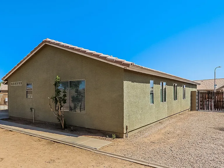 2040 S 86th Ln — Photo 15