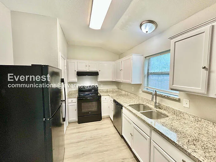 130 Creek Cove Dr — Photo 6