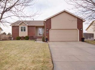 2509 N Pine Grove Cir, Wichita, KS 67205