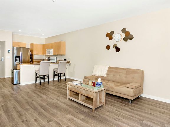 4th image of 1501 Front St Unit 310