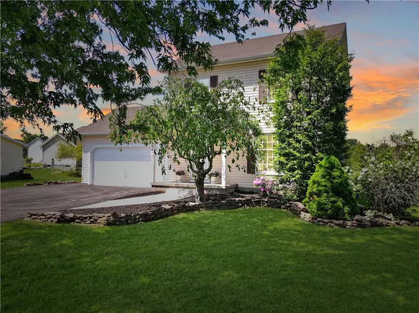 210 Donielle Cir, Brockport, NY 14420