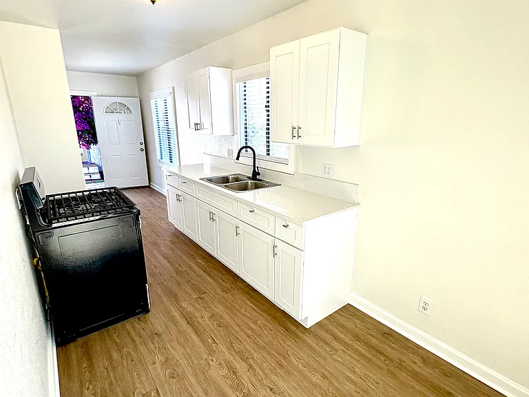 257 Loma Ave #A — Photo 7