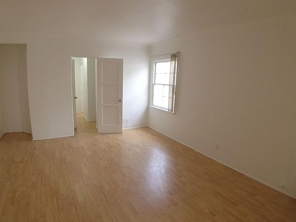3rd image of 5928 Melrose Ave APT 4