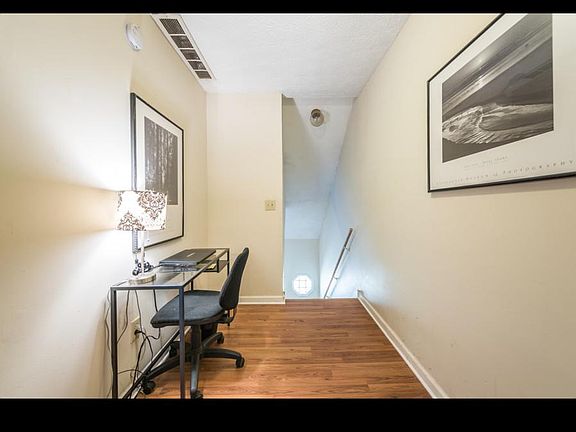 5th image of 365 Farm Place Ct