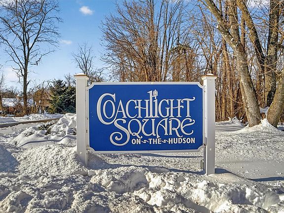 2nd image of 126 Coachlight Sq