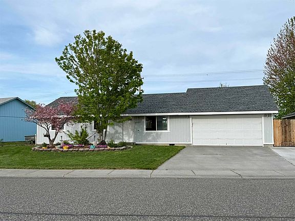 2nd image of 2924 Iris St
