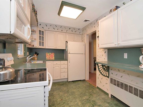 3rd image of 72 E 14th St