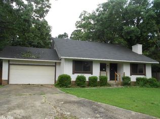 8 Pinecrest Ln, Maumelle, AR 72113