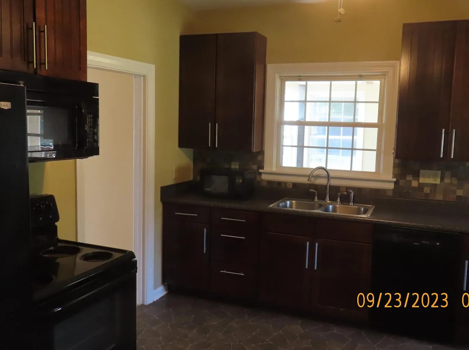 3 bed, 1064 sqft, $1,695 — Photo 1