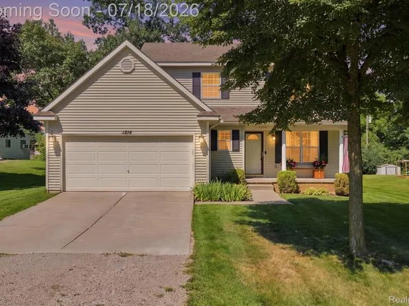 3214 Greenwood Dr, Rochester Hills, MI 48309