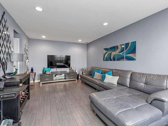 3rd image of 82 Alhambra Drive