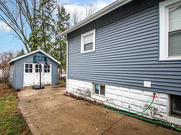 4th image of 812 E Corrington Ave