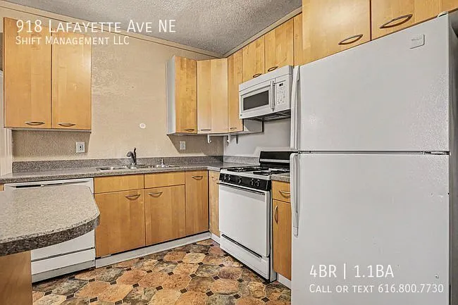918 Lafayette Ave NE — Photo 6