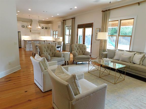 5th image of 185 Saint Ives Dr