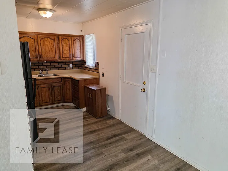 732 Saint Nicholas Dr — Photo 6