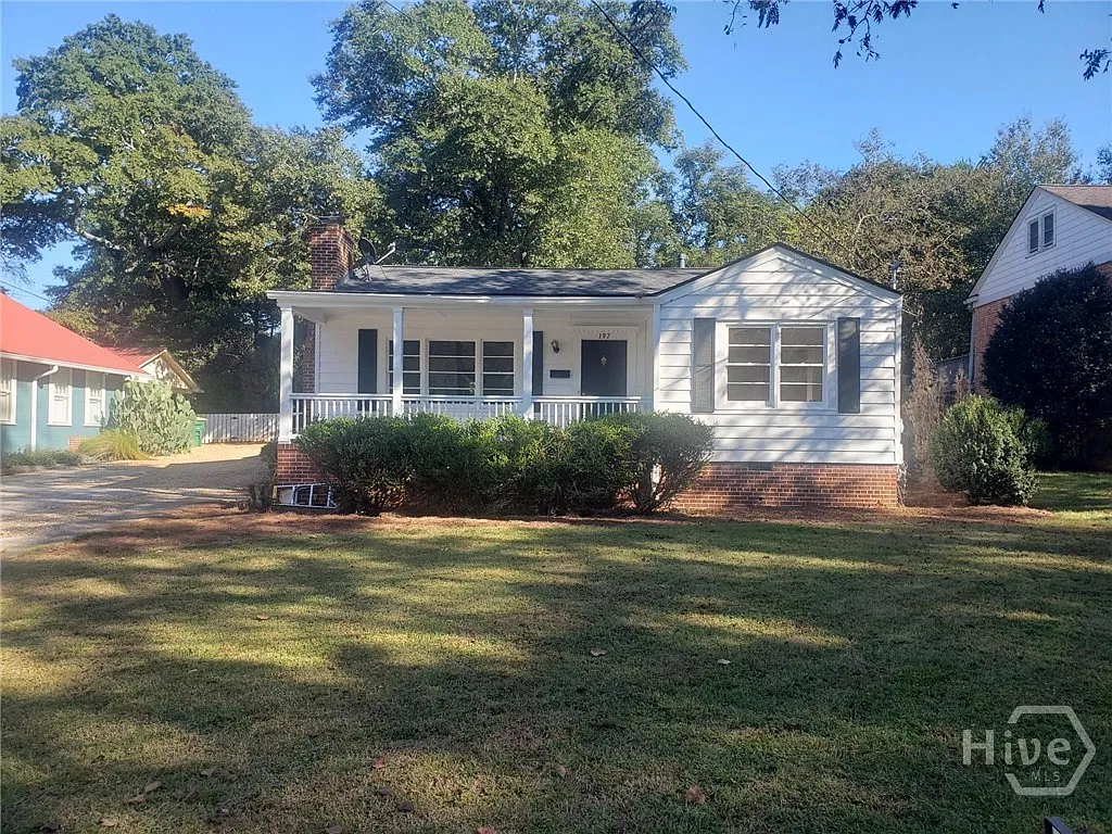 3 bed, 1.5 bath, 1161 sqft, $2,200 — Photo 1