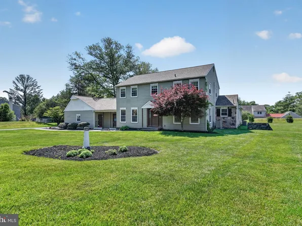 113 Glenwood Dr, Washington Crossing, PA 18977