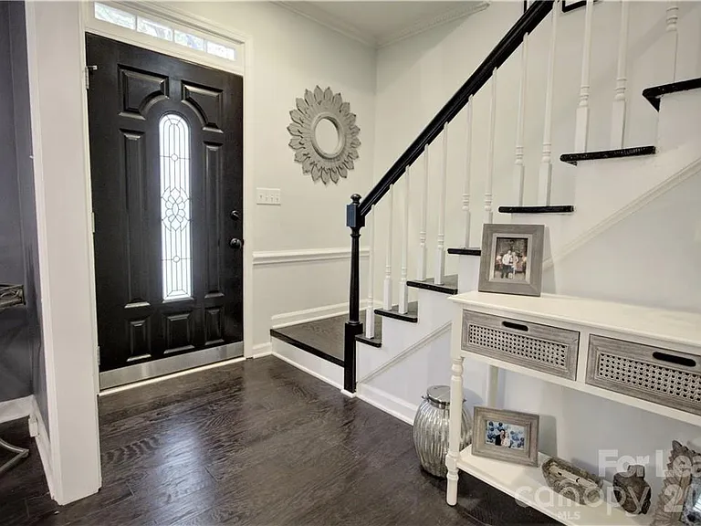 3806 Bridgewood Ln — Photo 3