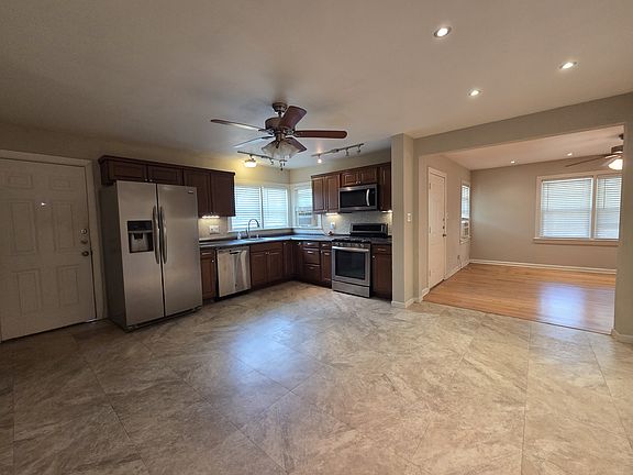 5th image of 214-216 Jagoe St #214