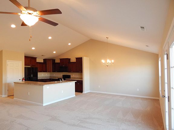 4th image of 192 Stratford Pl
