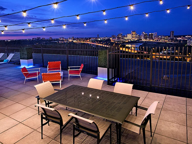 Sky Lounge with Breathtaking River and City Views