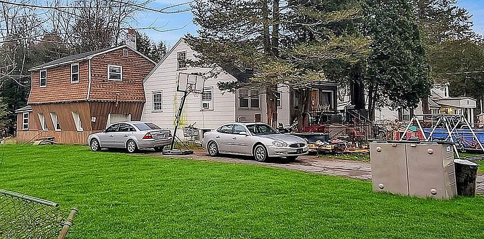 2nd image of 30-32 Edgewood Pl