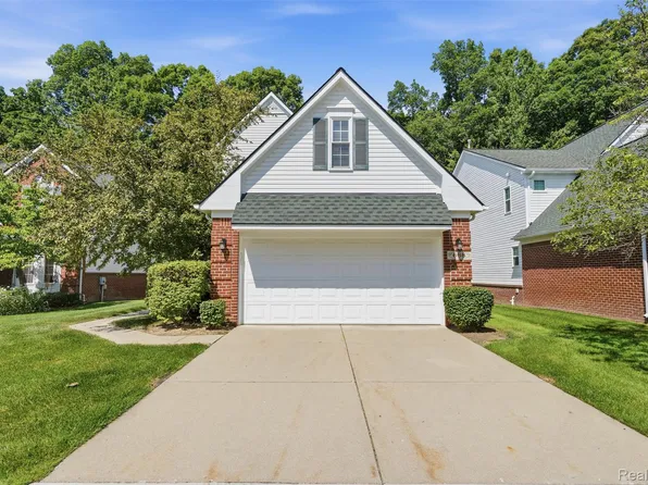 668 Shady Maple Dr, Wixom, MI 48393