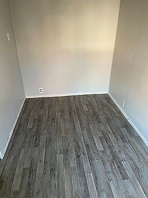 3rd image of 946 41st St APT 1