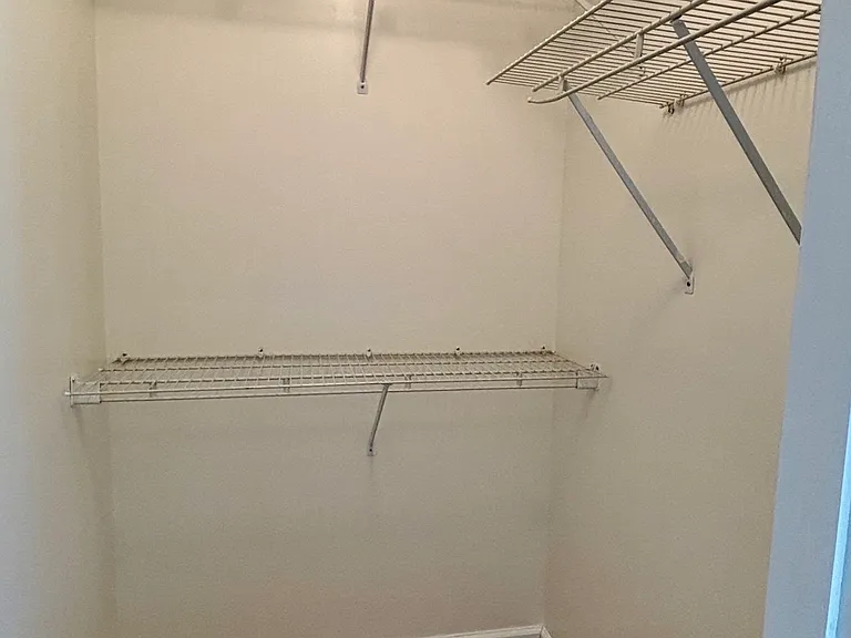 210 Urbandale Pkwy #210 — Photo 8