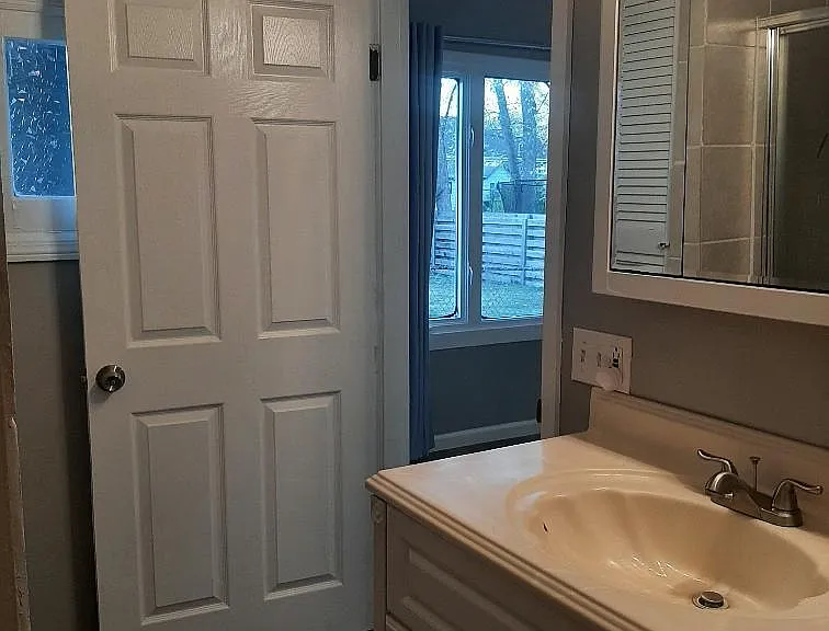 4928 1/2 Myrtle Ave — Photo 12