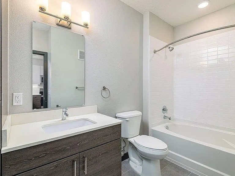 Alton Westshore — Photo 9