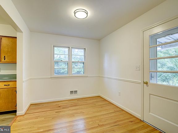 4th image of 7317 Masonville Dr