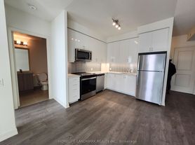 4955 Yonge St