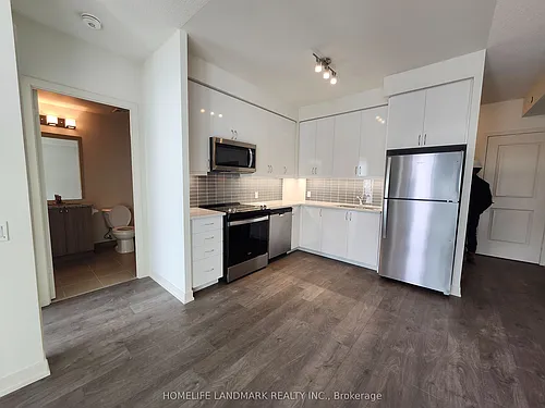 4955 Yonge St Photo 1
