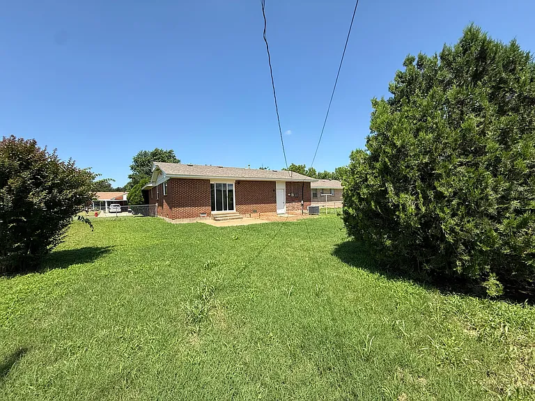 2004 Albert Dr — Photo 12