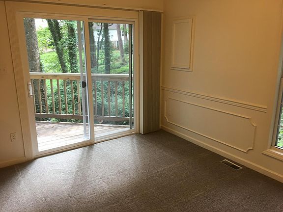 dining area - sliding glass door to private deck