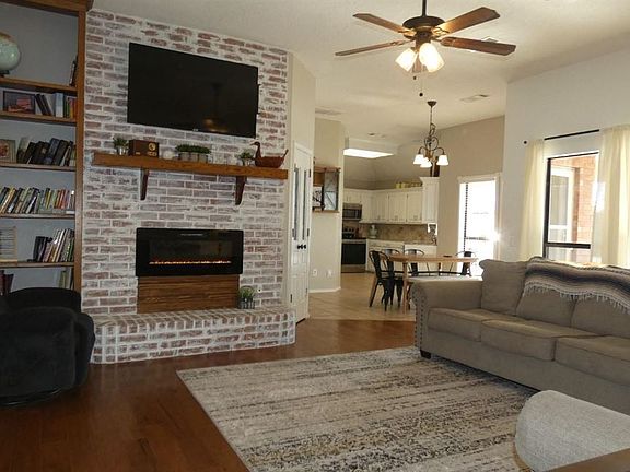 4th image of 3109 NE Colonial Dr