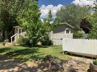 70 Walker Pl, Benton, CA 93512