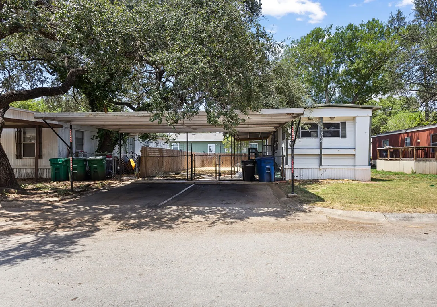 2 Bedroom/1 Bath Manufactured home in San Pedro North Mobile Home — Photo 1