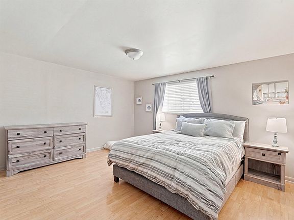 4th image of 2280 Linda Ln