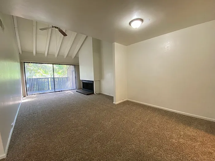 2 bed, 1.5 bath, 962 sqft, $1,795 — Photo 4